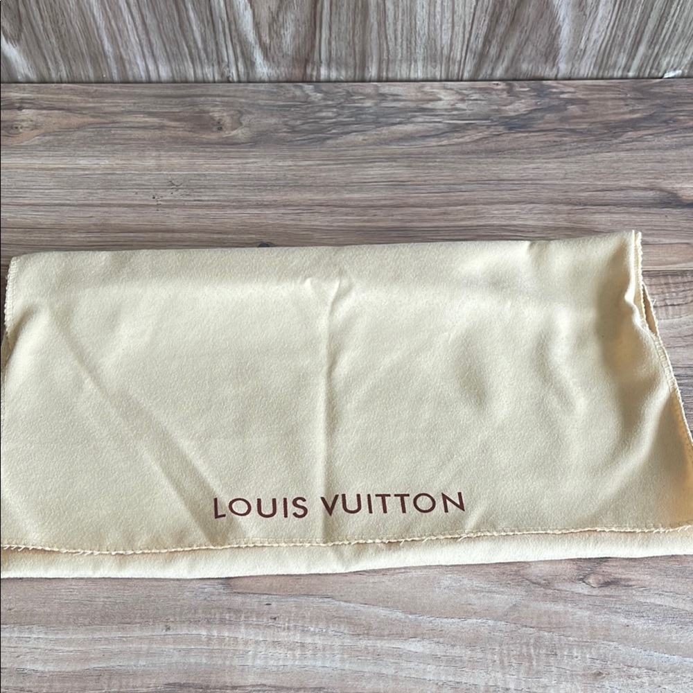 Pre-owned Louis Vuitton Beige Dust Bag